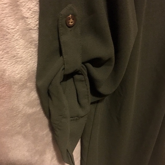 Tops - Picture 4 of 4